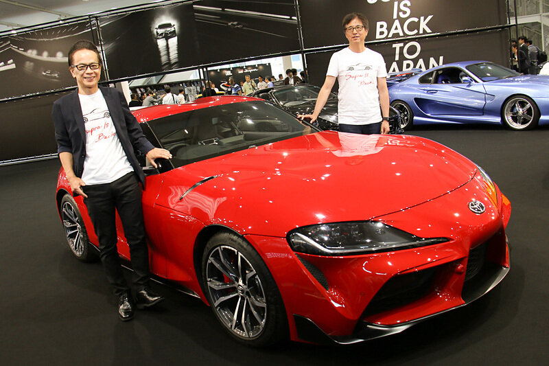 Слева - г-н Шигеки Томояма, вице-президент и президент гоночной компании GAZOO, а справа - г-н Тецуя Тада, который был главным инженером новой Supra GR 