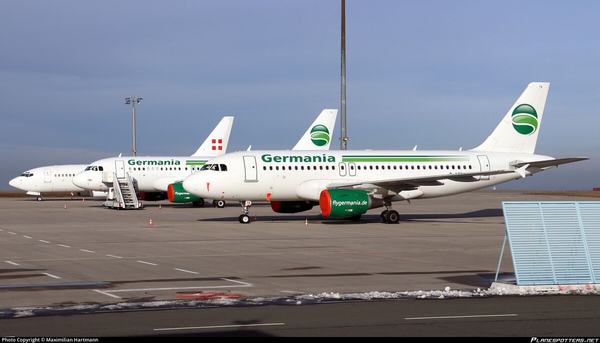 Airbus A319-112 авиакомпании Germania, припаркованные в аэропорту Эрфурта (ERF) после коллапса перевозчика; «всего лишь» восьмилетние самолёты значительно омолодят флот своего нового литовского пользователя