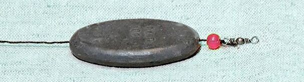 Донный монтаж для течения. Поводок не показан