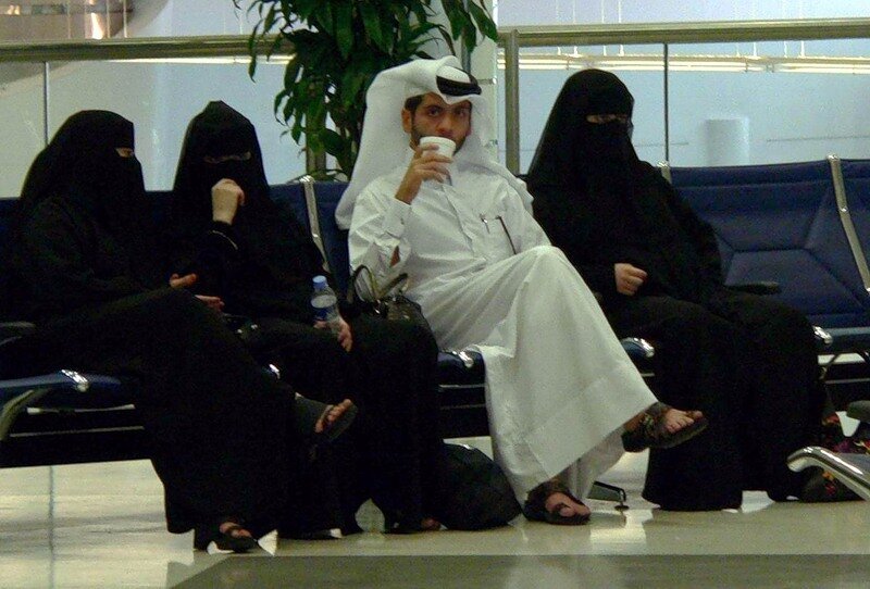 Многоженство в ОАЭ. Гаремы арабских шейхов. Арабы с женами. Многоженство у мусульман.