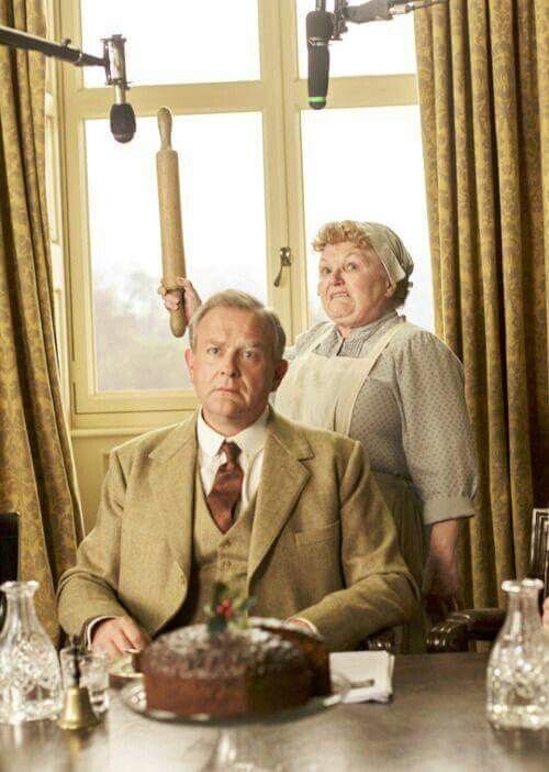 Хью Бонневилль и Лесли Николь на съемках сериала "Аббатство Даунтон"