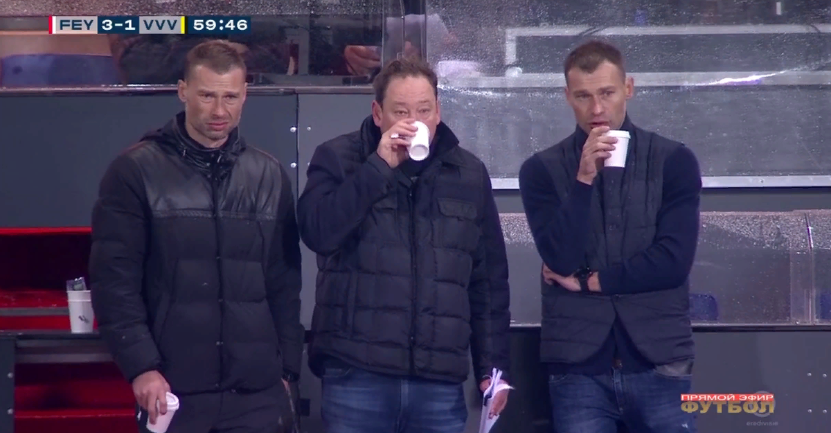 "Футбол это ... пить кофеёк и смотреть как "Венло" летит  3-1 Фейеноорду" 