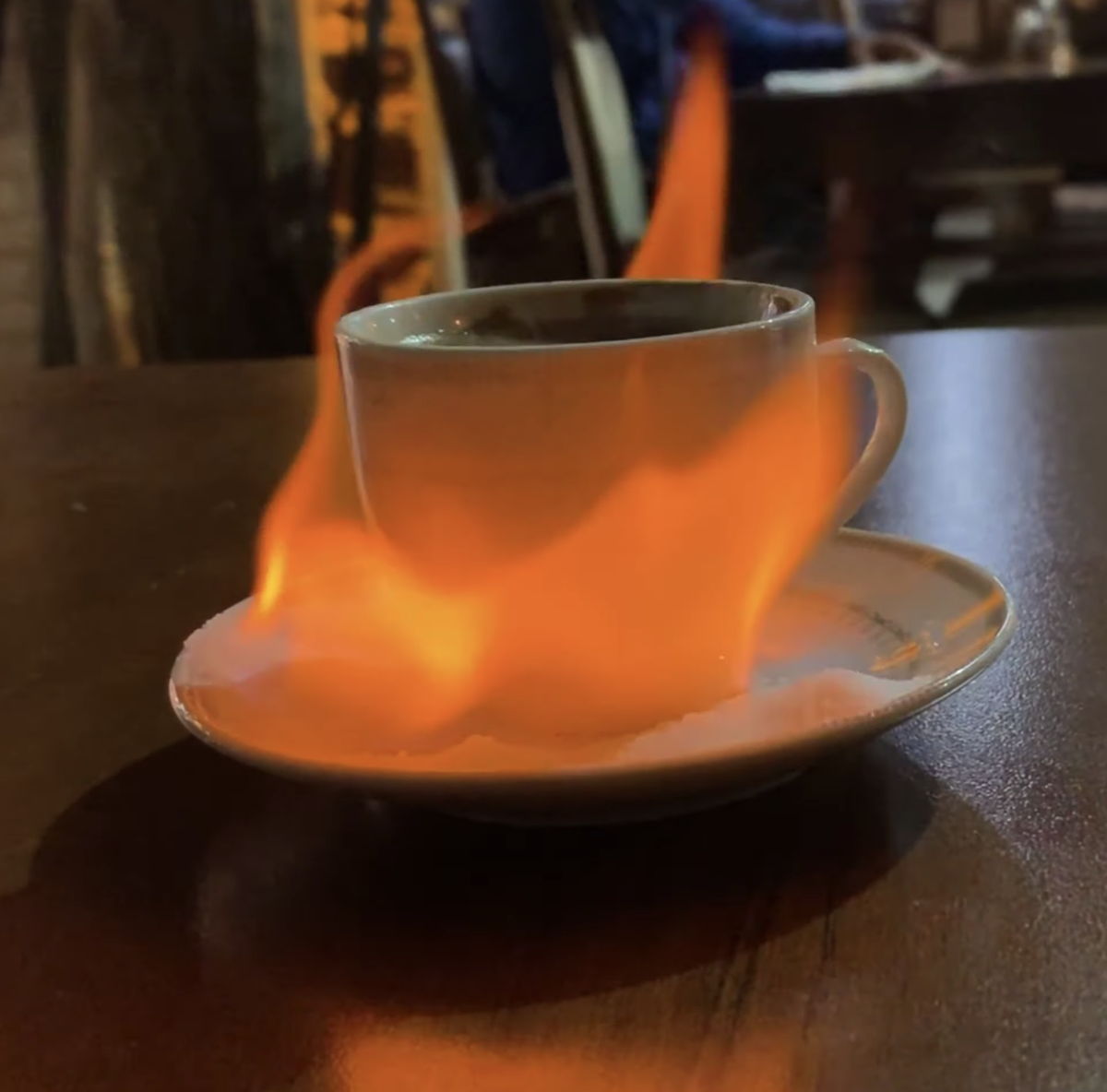 Так подают кофе на улицах Стамбула