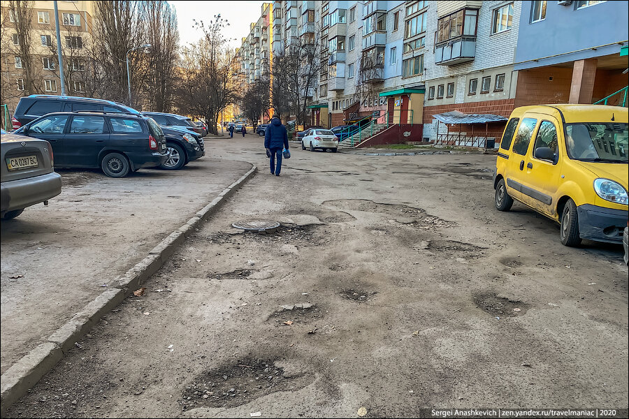 Кто там доказывает, что на Украине всё хорошо? Прогулялся по спальному району города и такое 