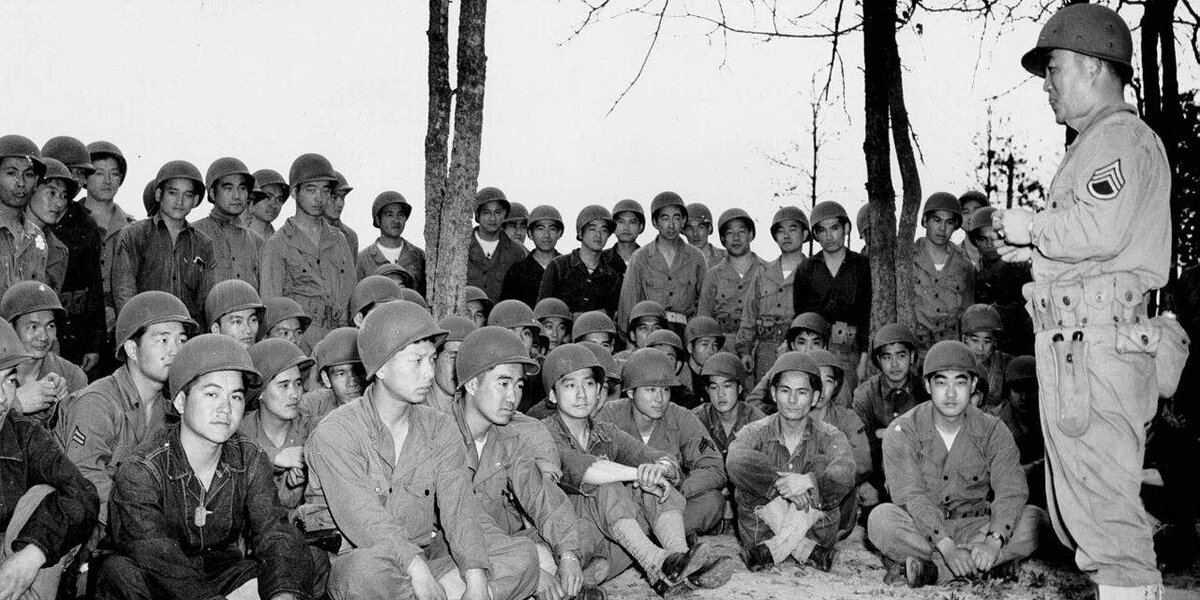 Группа солдат 100-го батальона