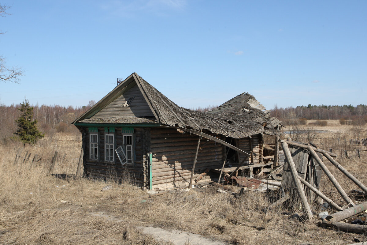 Это тоже Россия. Есть желающие приехать сюда и начать, грубо говоря, пахать? Нет - лучше в таксисты или в маникюрщицы... 