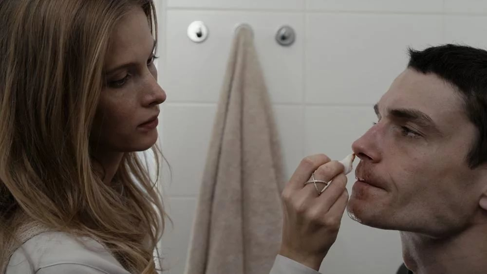 Максим Матвеев и Светлана Иванова в сериале «Триггер». Кадр из сериала