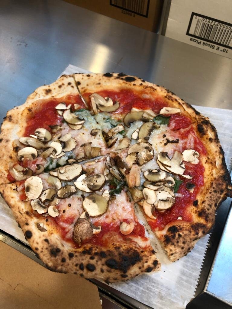 Пицца по вегану с соусом маринара и грибами...yummy