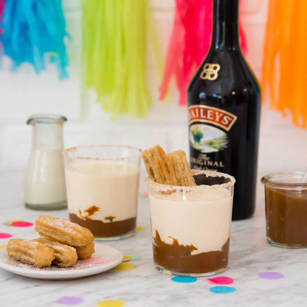 BAILEYS, КОФЕ И МОРОЖЕНОЕ — РЕЦЕПТЫ КОКТЕЙЛЕЙ ДЛЯ САМОЙ РОМАНТИЧНОЙ  ИЗОЛЯЦИИ | MigNews | Дзен