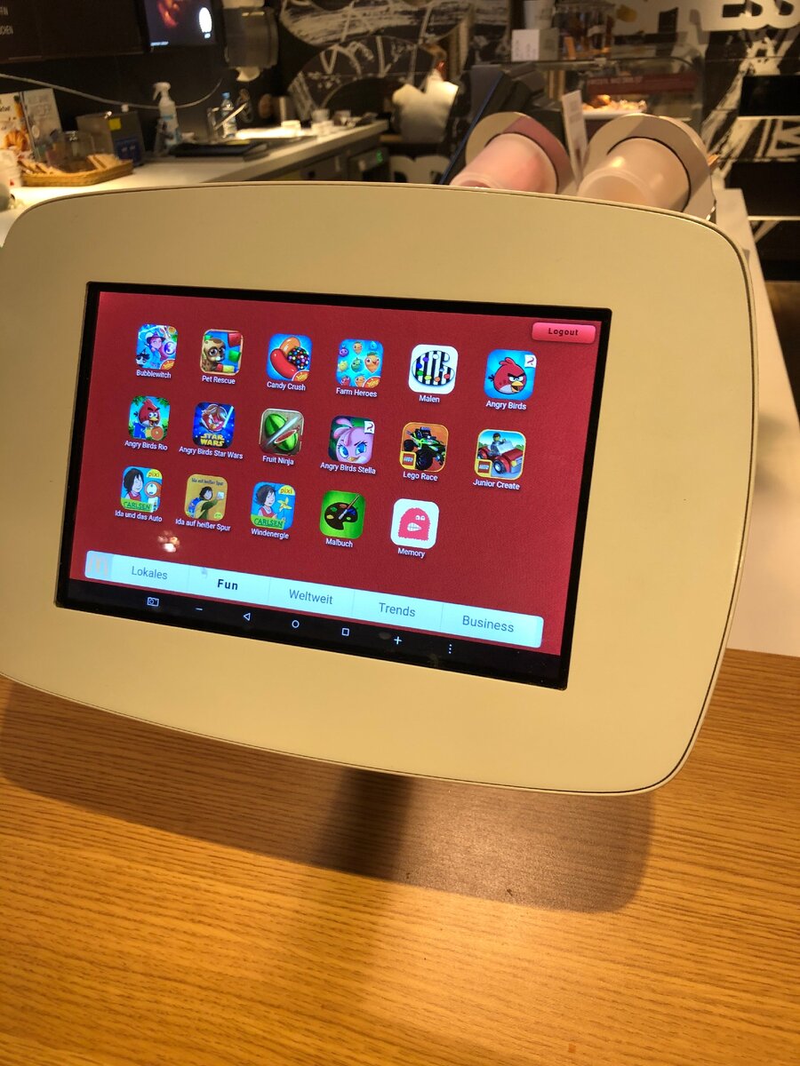 Планшеты на столах