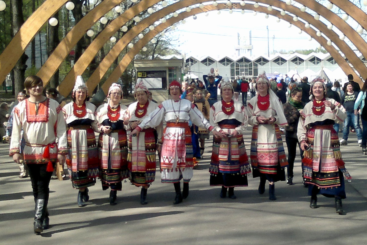 Карелы и вепсы. Карелия народная культура. Вепсский костюм. Вепсы одежда Национальная.