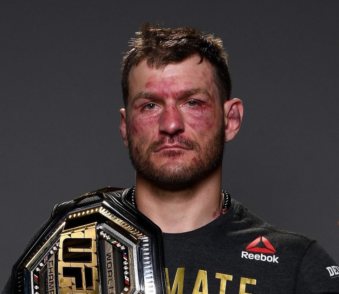 Он первый в истории тяж защитивший титул 3 раза подряд.