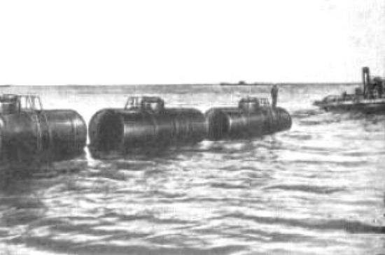 "Паровозик" топливных цистерн на Ладоге.