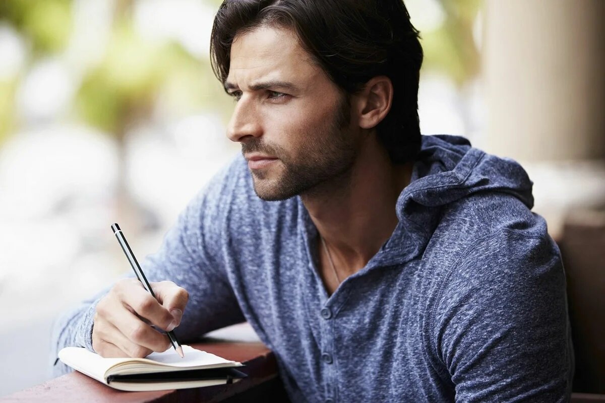 Вечность

Как вечный странник                                                                                                                                                По полю гуляя, ждёт чистой доброты 
От вечной жизни загибаясь
Преграды жгёт и жгёт мосты
По серой глани наступая
День за днём и ночь за ночью
Идёт и верит в чудеса
Как принц небесный 
Покоряя Горы и поля 
Нет страха не воспоминаний
Только пыль и небеса
Как вечный странник 
Идёт не ведая куда
