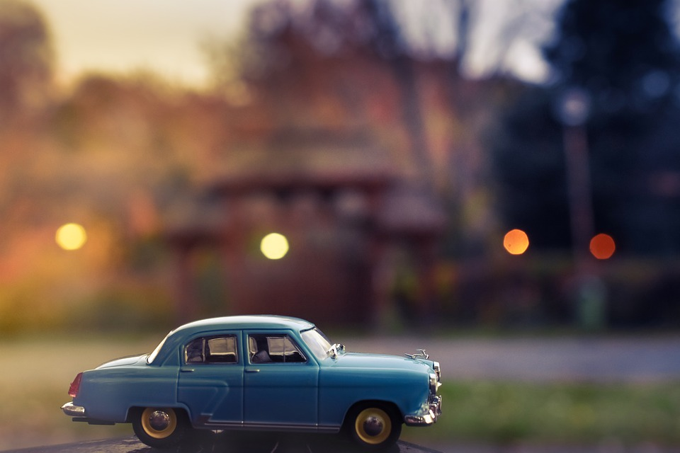 https://pixabay.com/ru/photos/игрушка-автомобиль-ретро-1802372/