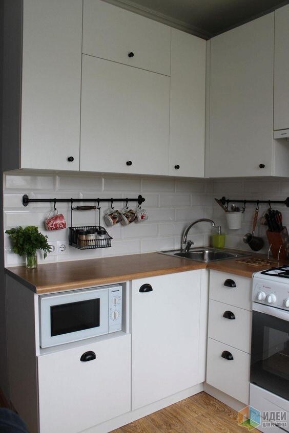 Микроволновка на кухне