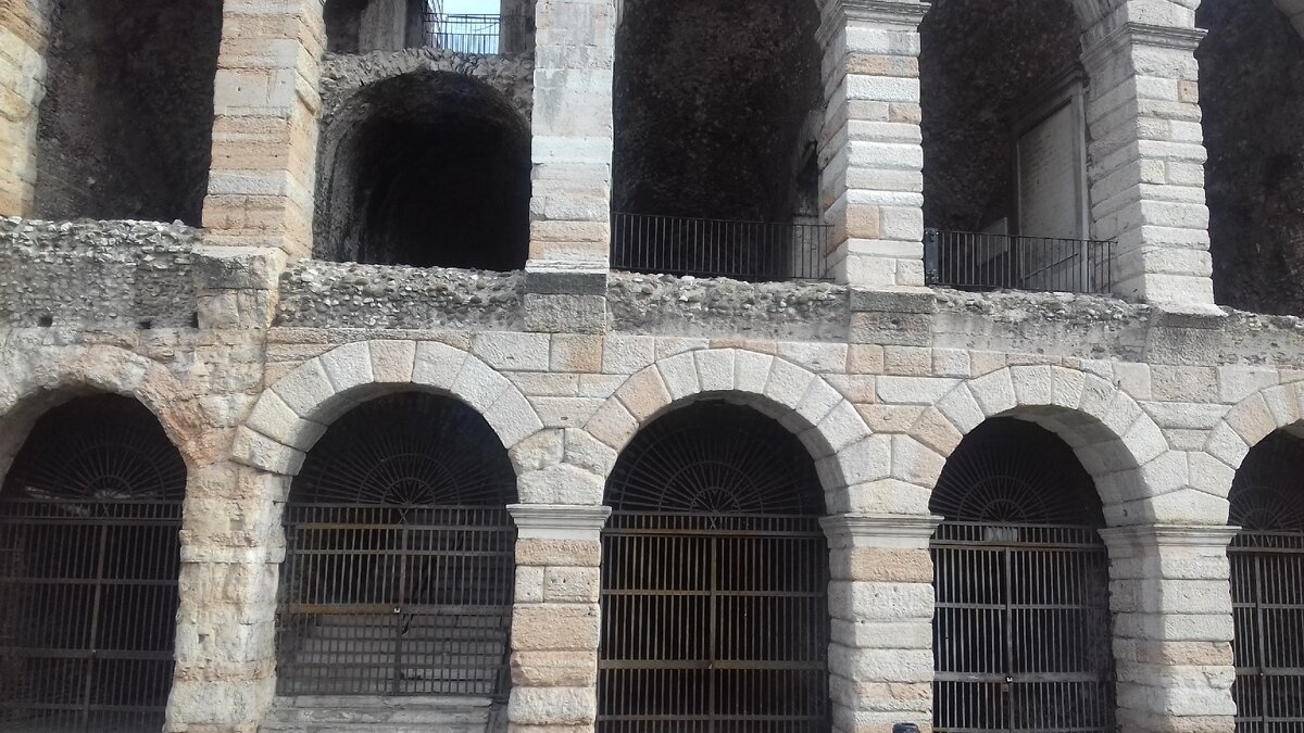 Аркады за которыми находились зрительские места