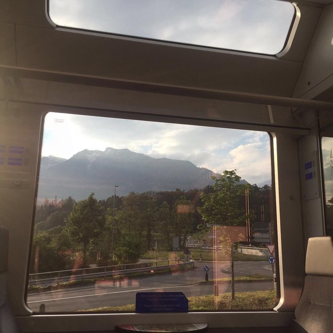 Что избежать разочарования в людях,надо избавиться от иллюзий. Умейте принимать людей такими ,какие они есть. Совершенных людей не существует. Можно найти хороших людей,но даже они временами бывают эгоистичны,раздражительны и угрюмы.🤍