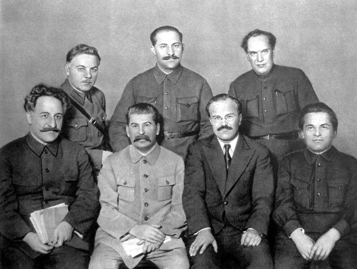 Вкп б руководство. Авель Енукидзе. «Сталин и Ворошилов в Кремле» (1938). Сталин 1921. Иосиф Сталин 1918.