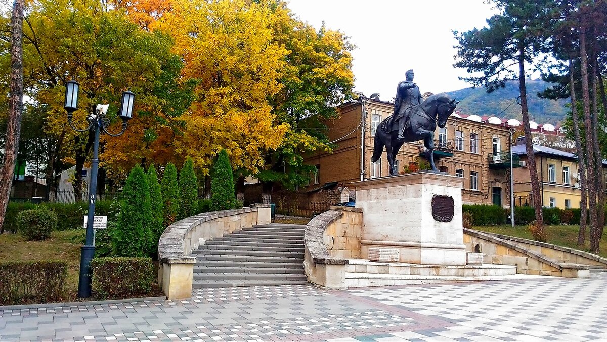 Памятник генералу Ермолову