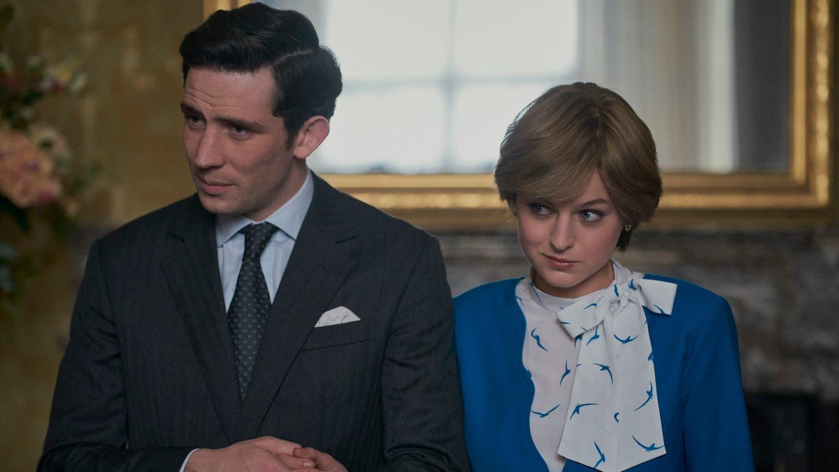 Кадр из сериала «Корона»