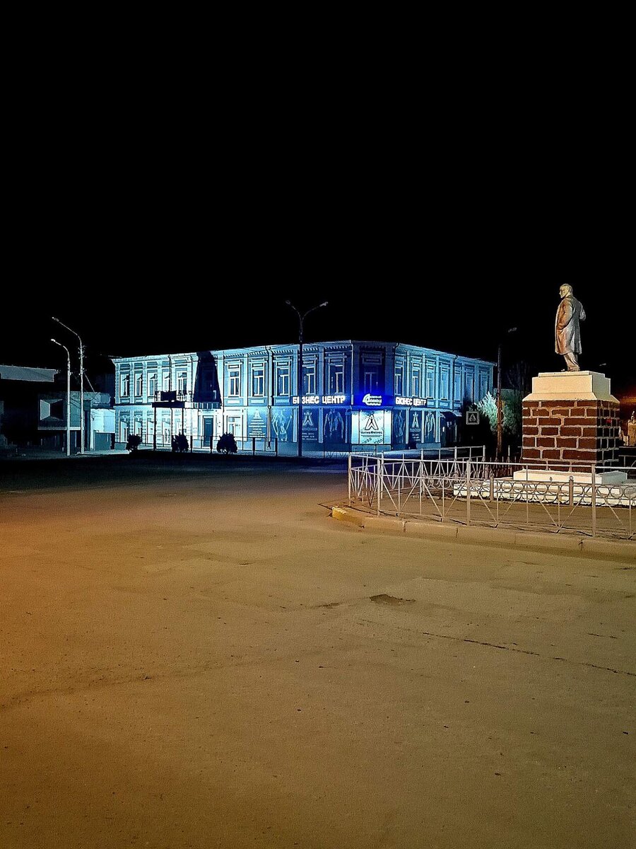 Памятник Ленину.Город Каменск-Шахтинский.