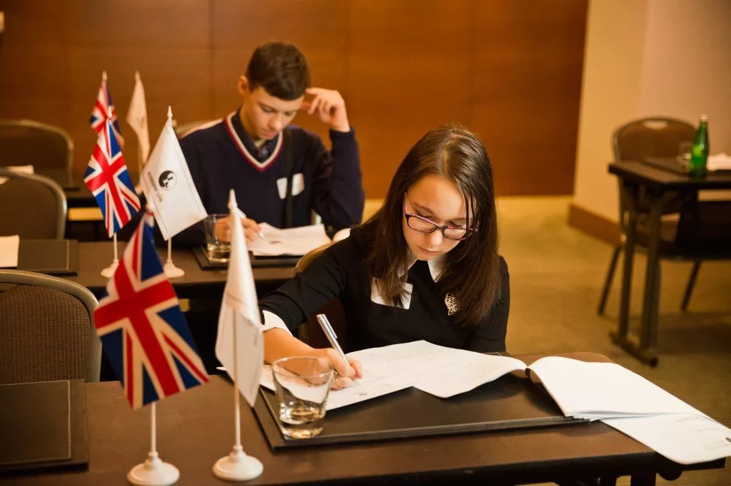 Students of the uk. Образование в Великобритании. Высшее образование в Англии. Высшее образование в Британии. Экзамены в Англии в школах