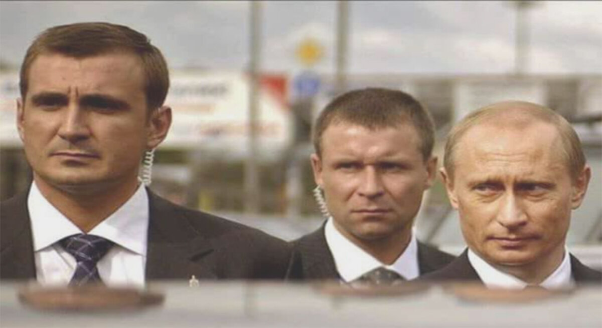 Дюмин (слева) сопровождает Путина в деловой поездке