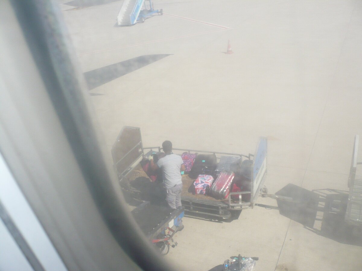 Фото из архива. Багаж в самолете.