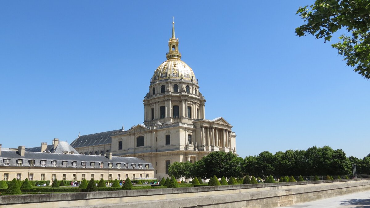 Дом Инвалидов и купол церкви дю Дом, под которым находится могила Наполеона. Фото автора. Листайте галерею