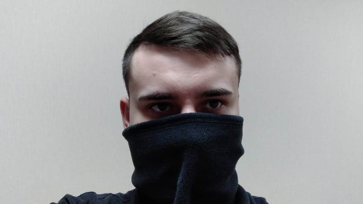 Мой шарф покрывает вот такую площадь лица. Как по мне, намного лучше делает это относительно маски