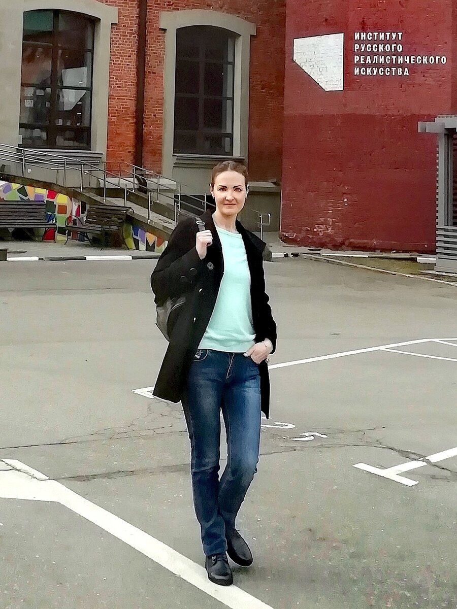 Около здания музей. Фото из архива автора