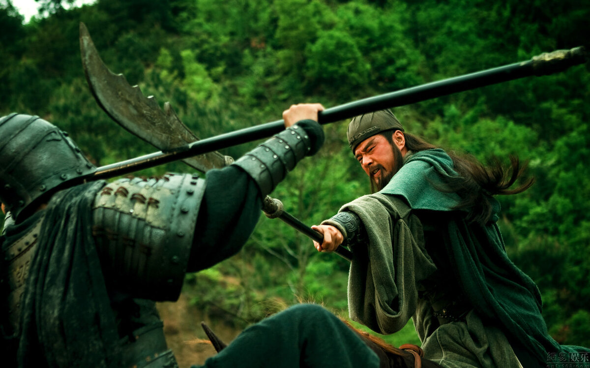 Гуань Юй сражается своей глефой "Зеленый Дракон", постановочный кадр (косплей).