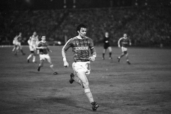 Нападающий Днепра - Владимир Лютый