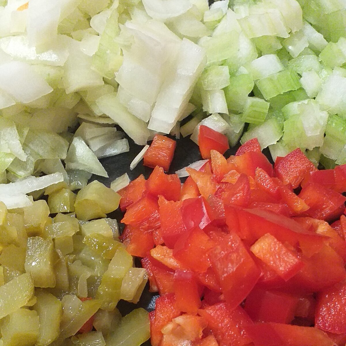 Нарезаем все овощи