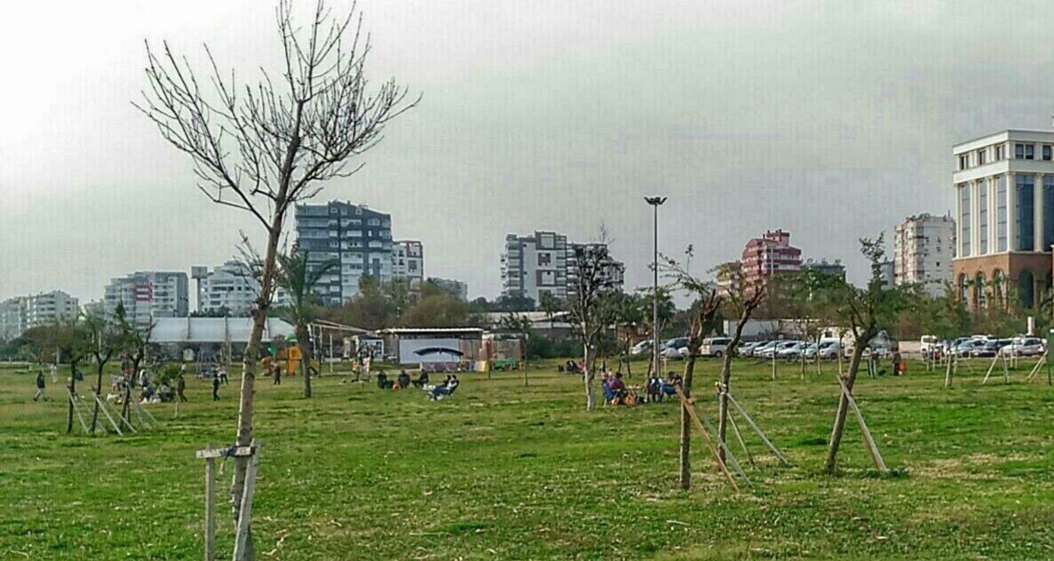 В Анталье есть многоэтажки и не высокие 4-х этажные дома.