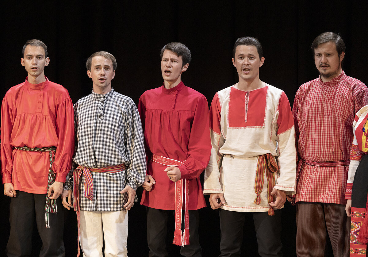 Второй справа - Тимур Шивырёв