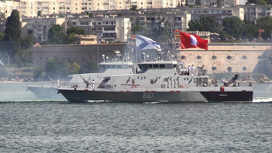 Парад кораблей в День ВМФ-2021 в Севастополе. Фото: Дмитрий Осипенко