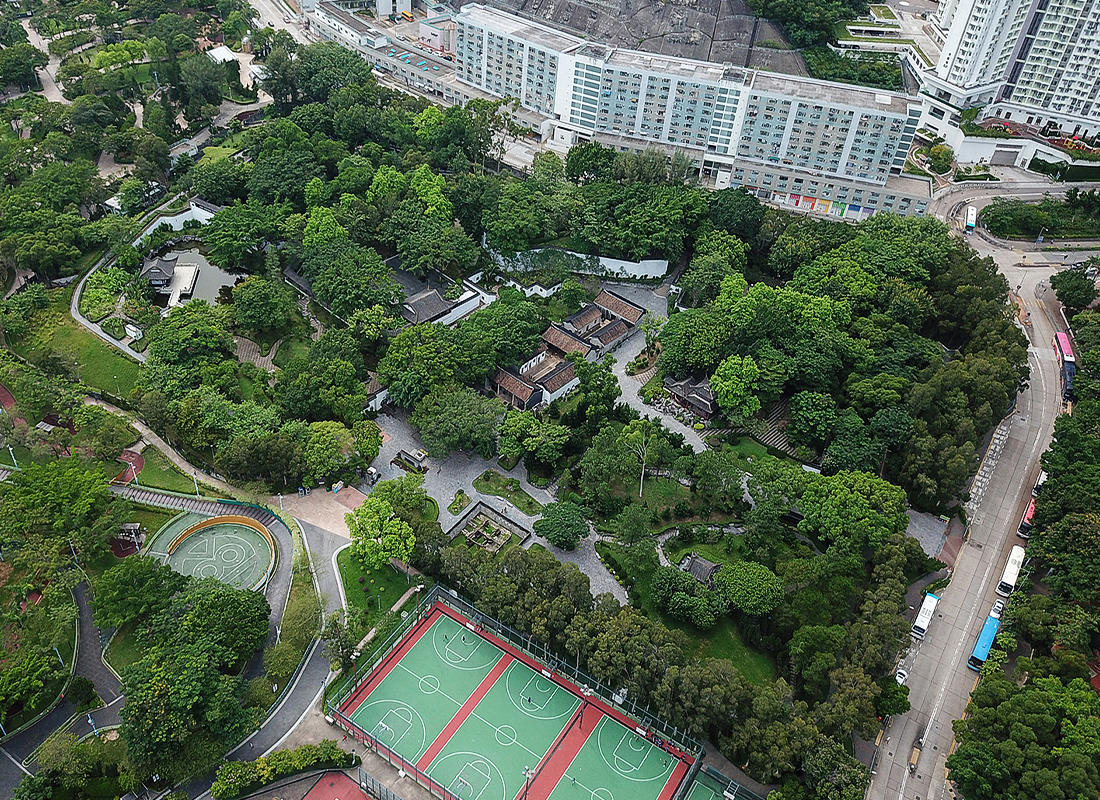 Kowloon walled city. Коулунский парк Коулун. Коулун город парк. Город-крепость Коулун в Гонконге. Город-крепость Коулун сейчас.