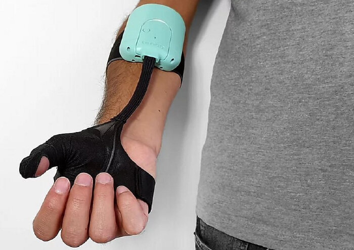 Роботизированная технология для людей с травмами позвоночника позволяет искусственно усилить хватательную функцию