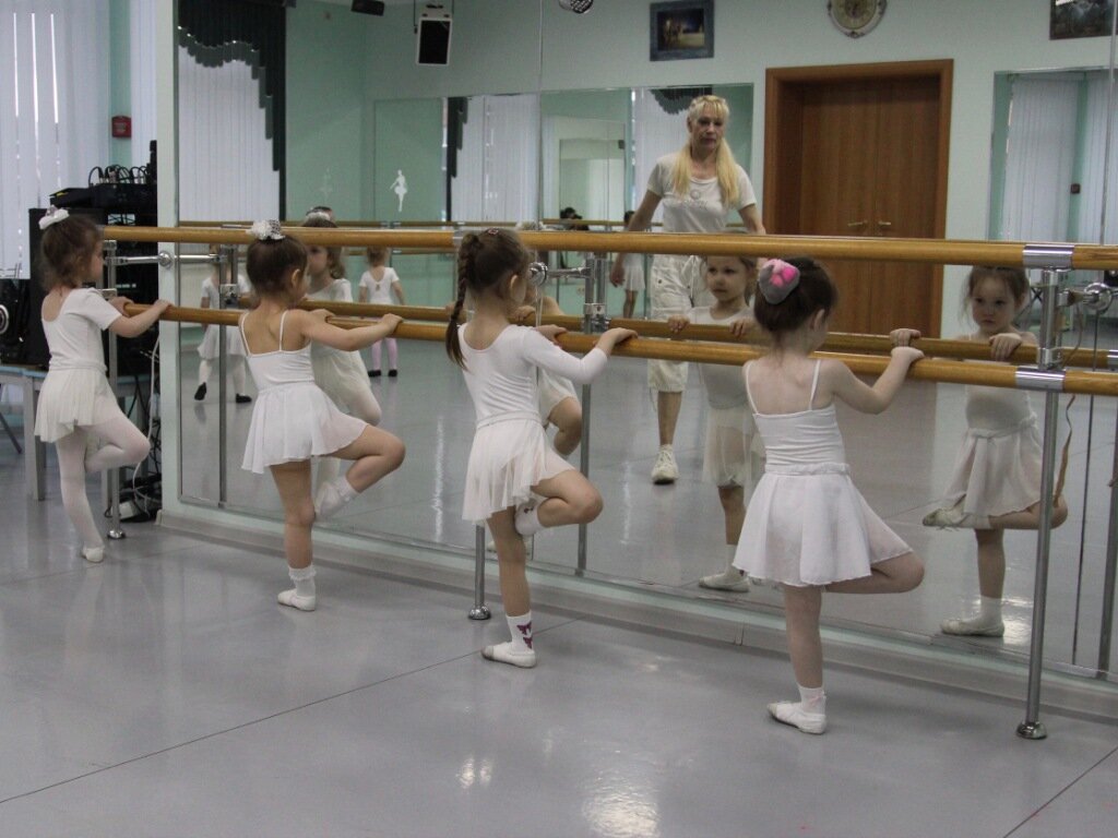 Балетная школа балета. Школа студия балета Иданко. Школа студия балета Иданко занятия. Занятия балетом для детей. Школа хореографии для детей.