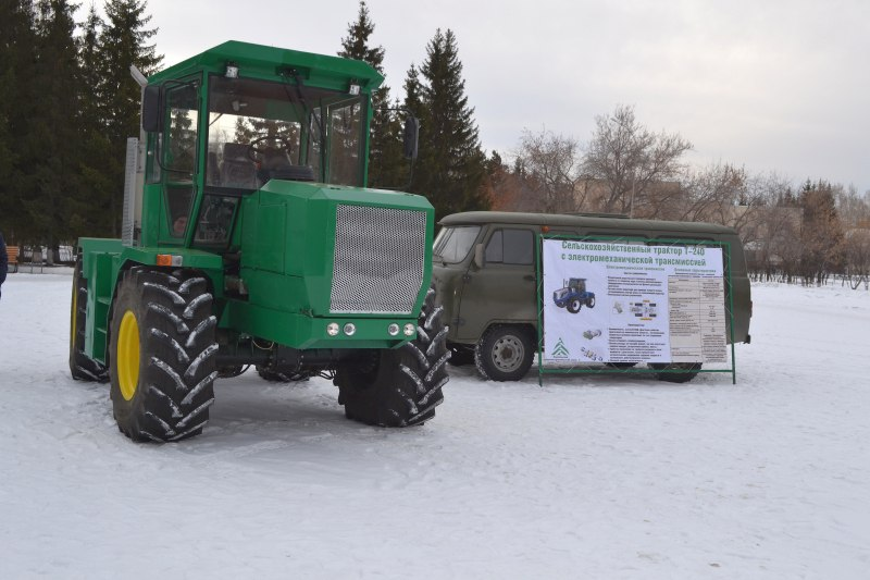 Трактор курганская область. Тюнингованные трактора т 40. Мтз т 150. Трактор курган. Новый трактор т-240.