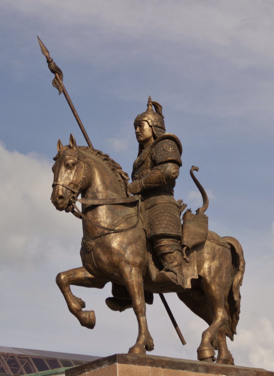 Памятник Бабжи-Барас-батору в селе Агинское (Агинский Бурятский округ Забайкальского края)