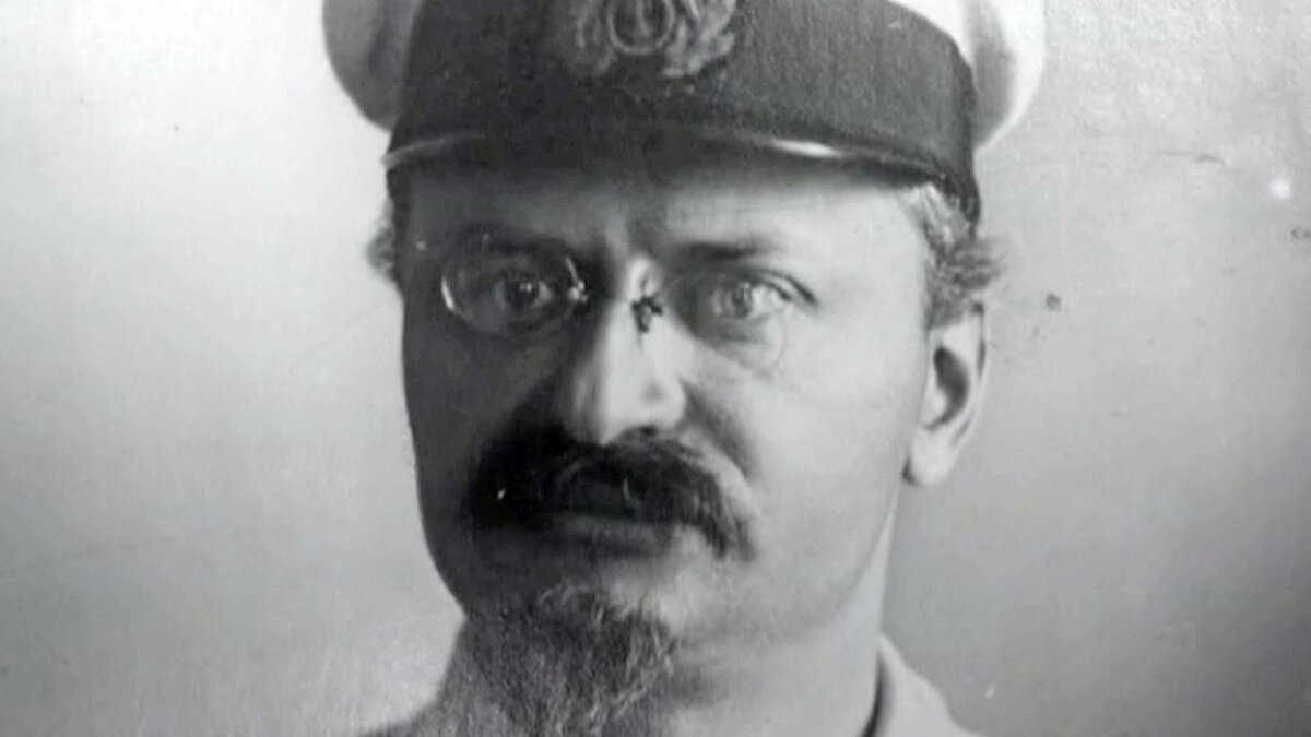 Источник изображения: https://www.1tv.ru/doc/stati/zhizn-lva-trockogo-vrag-nomer-odin-dokumentalnyy-film-anons