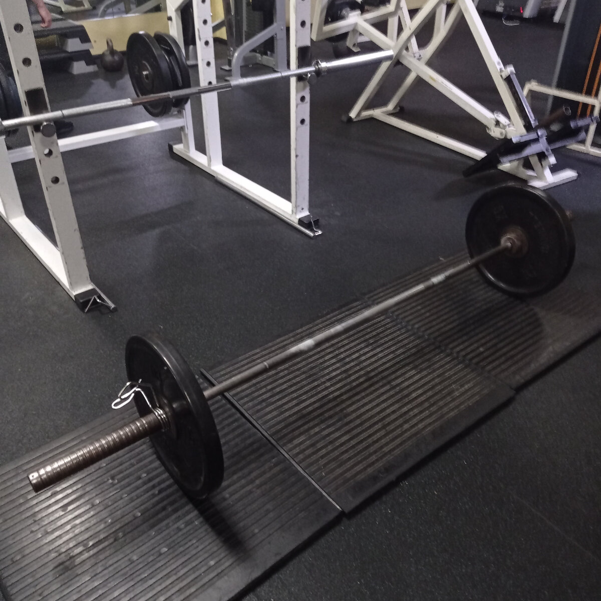 Что еще нужно для полноценной тренировки? Скучаю по красоте одного сетевого фитнес-клуба, но пока только так)