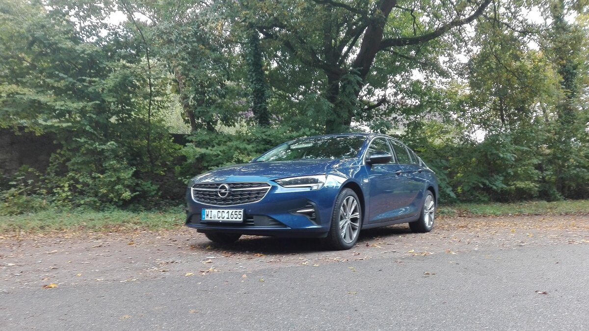 За полтора года эта конкретная Opel Insignia Grand Sport пробежала вместе с журналистами 15 000 км.