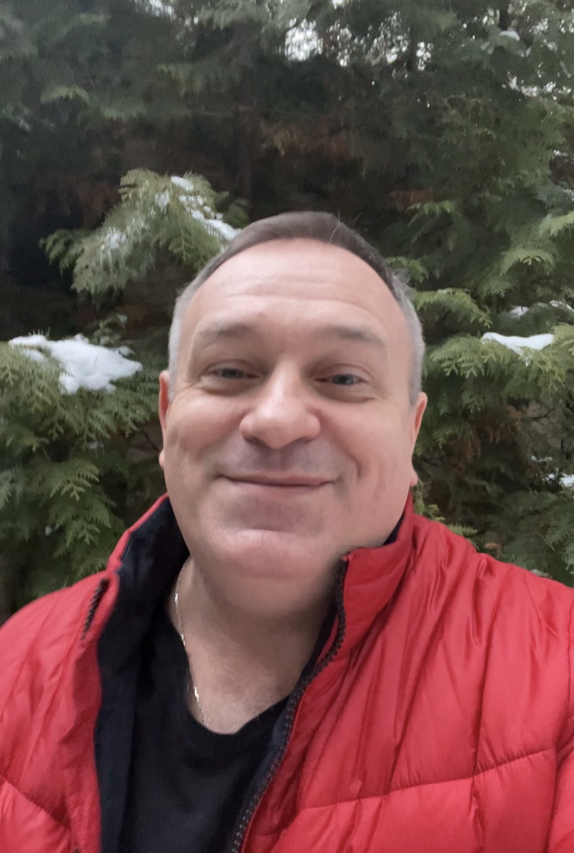 Автор и исполнитель Сергей Степанов.