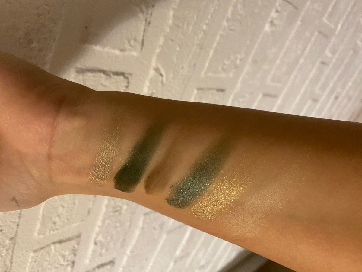 Свотчи пальцем на сухую руку 