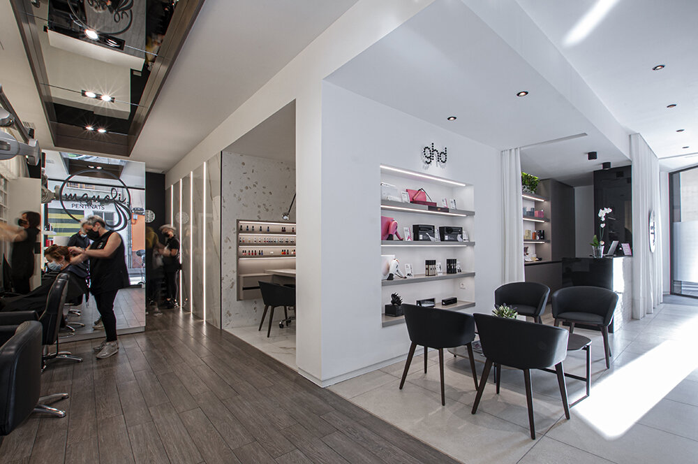 Изысканная коллекция плитки Diamond Gold в дизайне интерьера салона красоты 