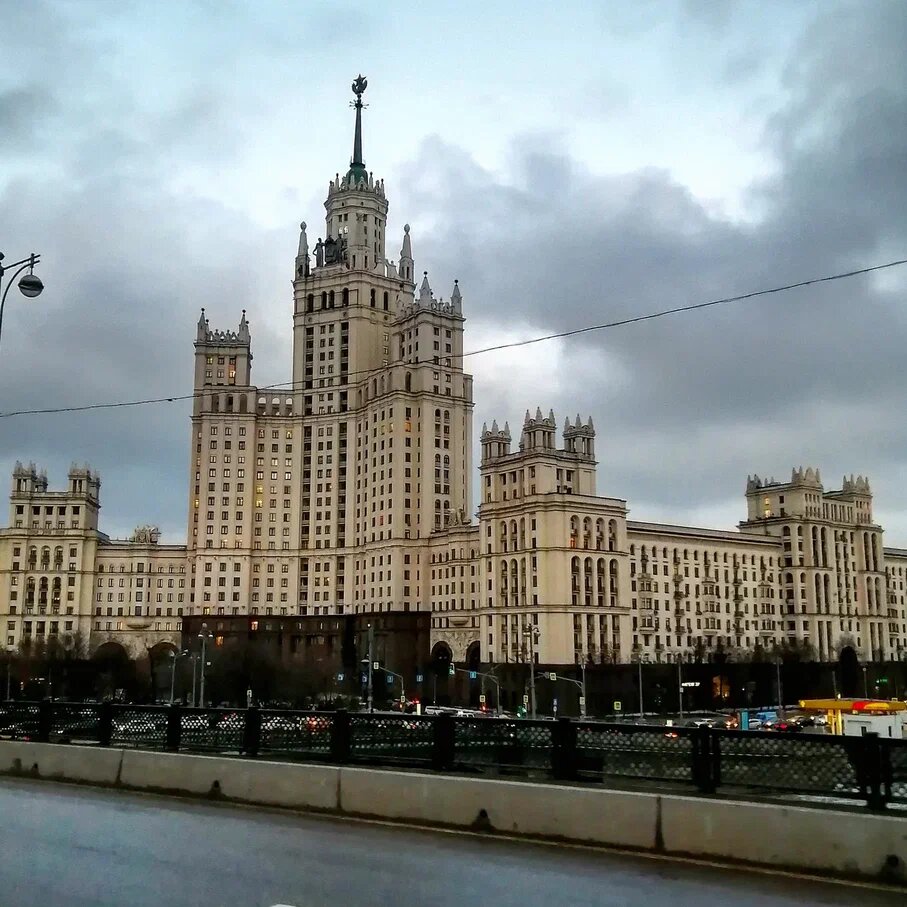 Высотка на Котельнической набережной, 2021.